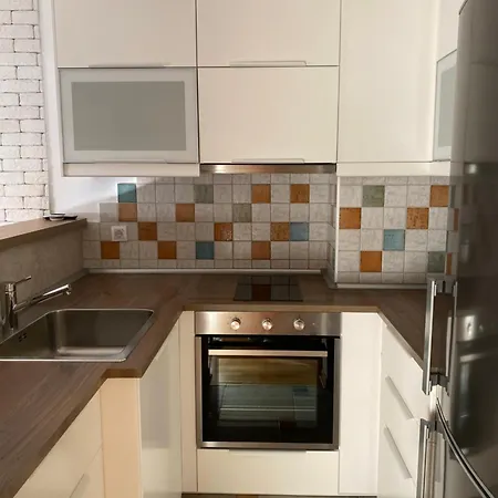 Miha Apartment *